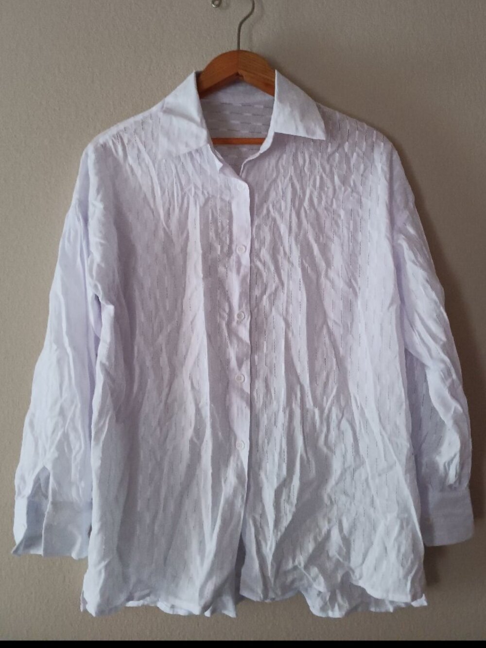 White button-up women's blouse with high-low hem Size Medium